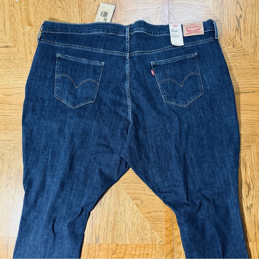 NEW LEVI’S 711 PLUS SIZE SKINNY MID RISE DESTRUCTED ANKLE JEANS - Picture 6 of 14